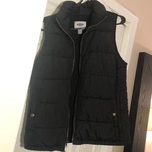 Black fluffy old navy vest